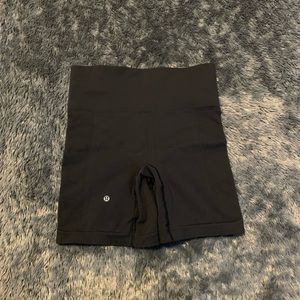 Lululemon - 4 shorts